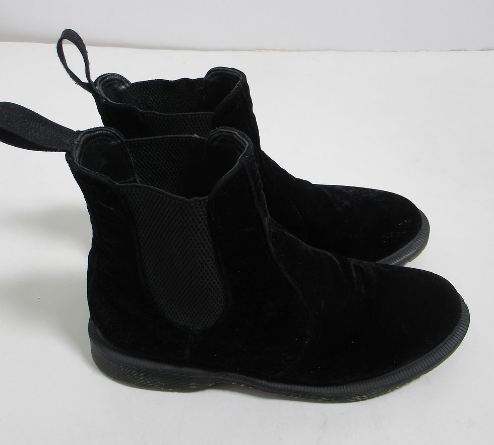 Thumbnail: Dr Martens Flora Velvet Chelsea Boot Black Velvet 7 SU L / 5 Uk / 38 EU