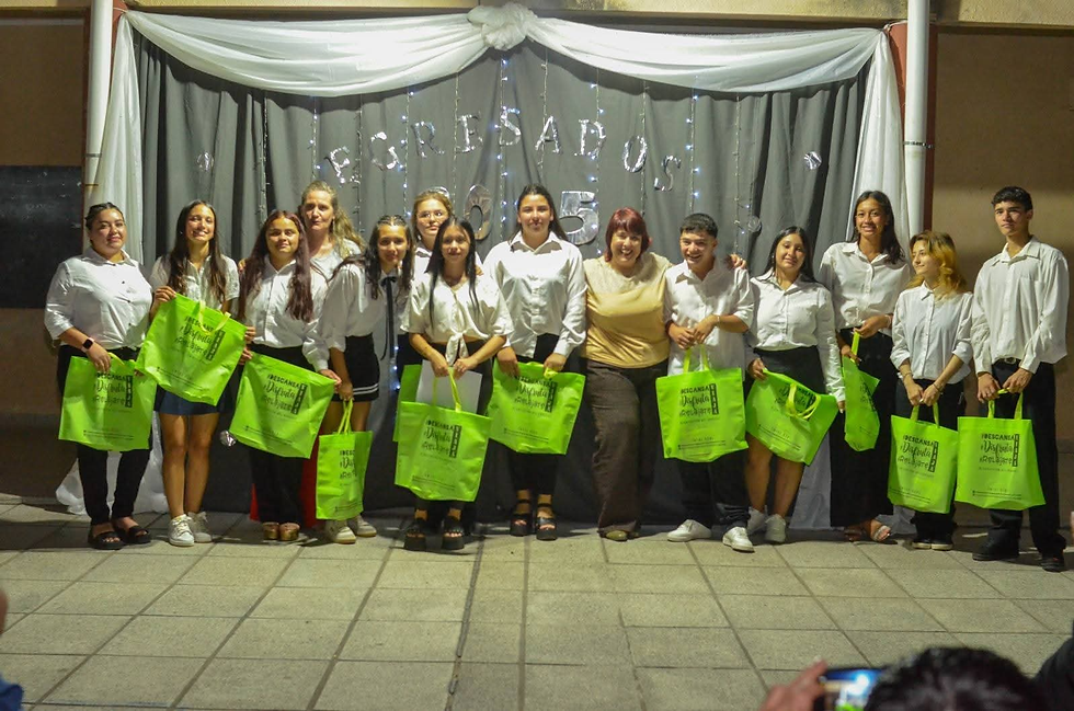 El Municipio acompañó a graduados secundarios de bachiller en Turismo