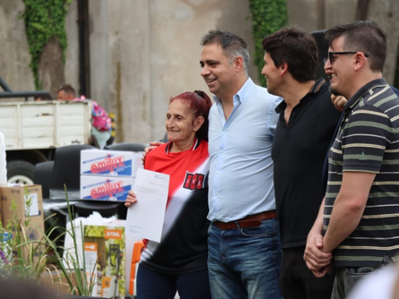 Davico encabezó la entrega de materiales a beneficiarios del Presupuesto Participativo