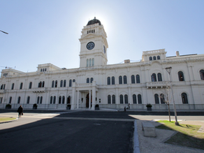 La provincia cerró la paritaria estatal con un aumento remunerativo y liquidará por decreto a los docentes