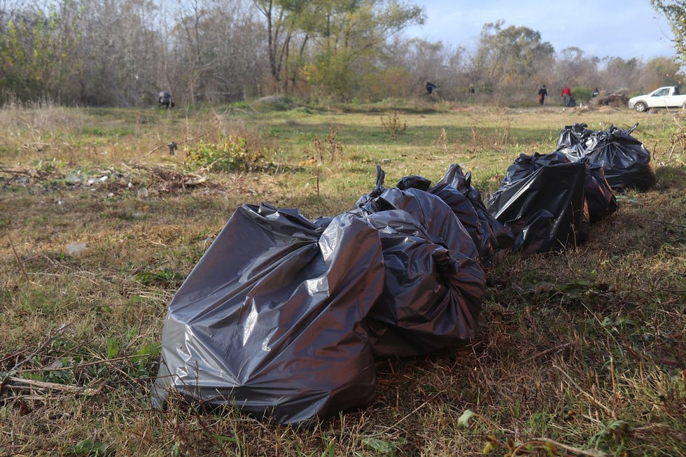Una limpieza profunda de microbasurales en el Barrio Molinari llenó más de 100 bolsas con residuos