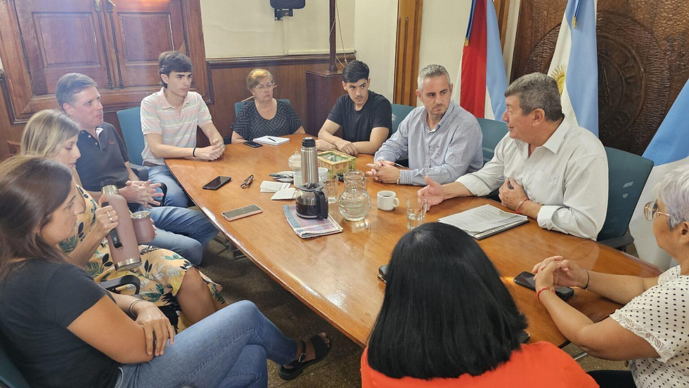 El presidente del IAPV visitó al Intendente y a los Concejales locales para dialogar sobre el financiamiento para finalizar las 72 viviendas
