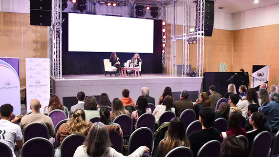 La Feria Provincial del Libro tuvo su apertura oficial y Selva Almada dio su charla 