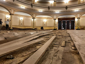 Comenzó la remoción del piso del Teatro Gualeguaychú para reparar toda la estructura