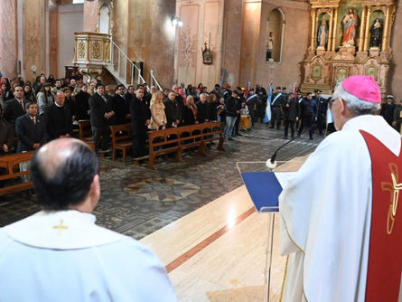 El intendente Davico participó del acto oficial y el Tedeum por las celebraciones del 25 de Mayo