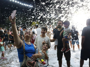 El público acompañó el inicio de los Corsos Colonenses 2025