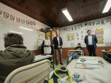 El gobernador recorrió obras de infraestructura escolar y sanitaria en el departamento Colón