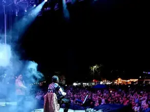 Inolvidable presentación de Los Palmeras, los nuevos padrinos de la Fiesta de la Playa