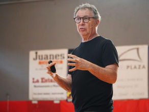 Rubén Magnano brindó una charla en Colón sobre liderazgo y éxito en el deporte