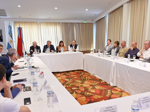 Frigerio reunió a avicultores en Villa Elisa y propuso soluciones conjuntas para mejorar la infraestructura