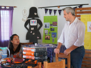 Se entregaron kits de herramientas a mujeres del taller de arreglos para el hogar