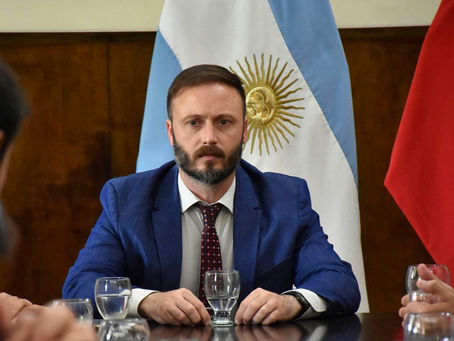 Azcué: "Vinimos definitivamente a trabajar para cambiar el rumbo de la Ciudad"