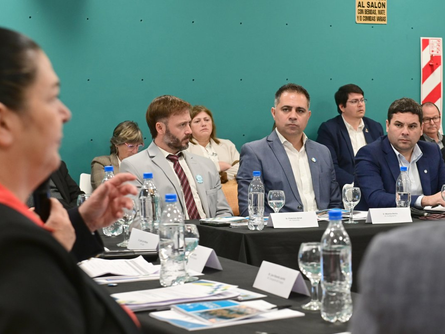 Davico: “Hay que generar trabajo y recursos genuinos con navegabilidad y puertos activos”