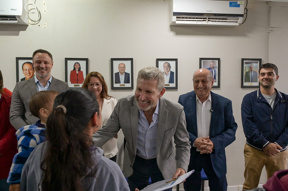 Frigerio en Santa Elena: viviendas, ambulancia y obras en el hospital
