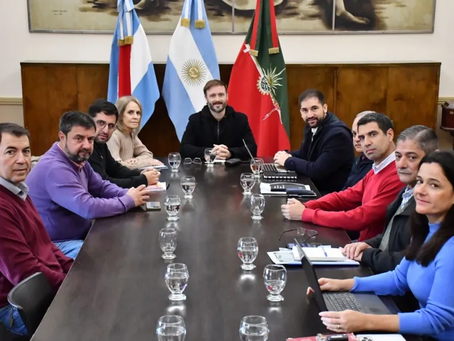 Azcué y su Gabinete analizaron la evolución de los ingresos y destacaron la reducción del gasto corriente