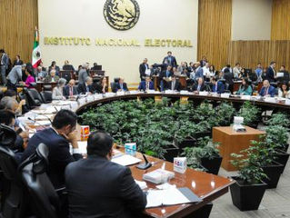 INE identifica a 24 independientes que simularon credenciales