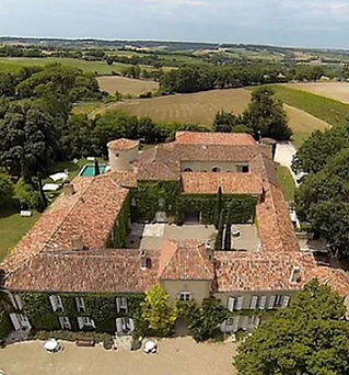 Magical historic castle with lovely courtyard, heated pool, gym and 4 hectares of private parkland. Sleeps 63, caters for up to 300