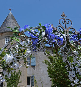 Pretty 13th Century Château located in North Dordogne, LGBT+ friendly and perfect for smaller weddings. Sleeps up to 13 and caters for up to 36.