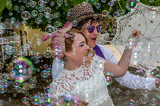 Wedding photographer offering beautiful and natural images captured in an unobtrusive and fun-loving photo-journalistic style