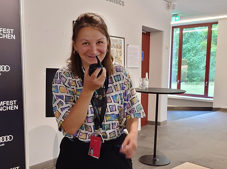 Laura mit einer Funke