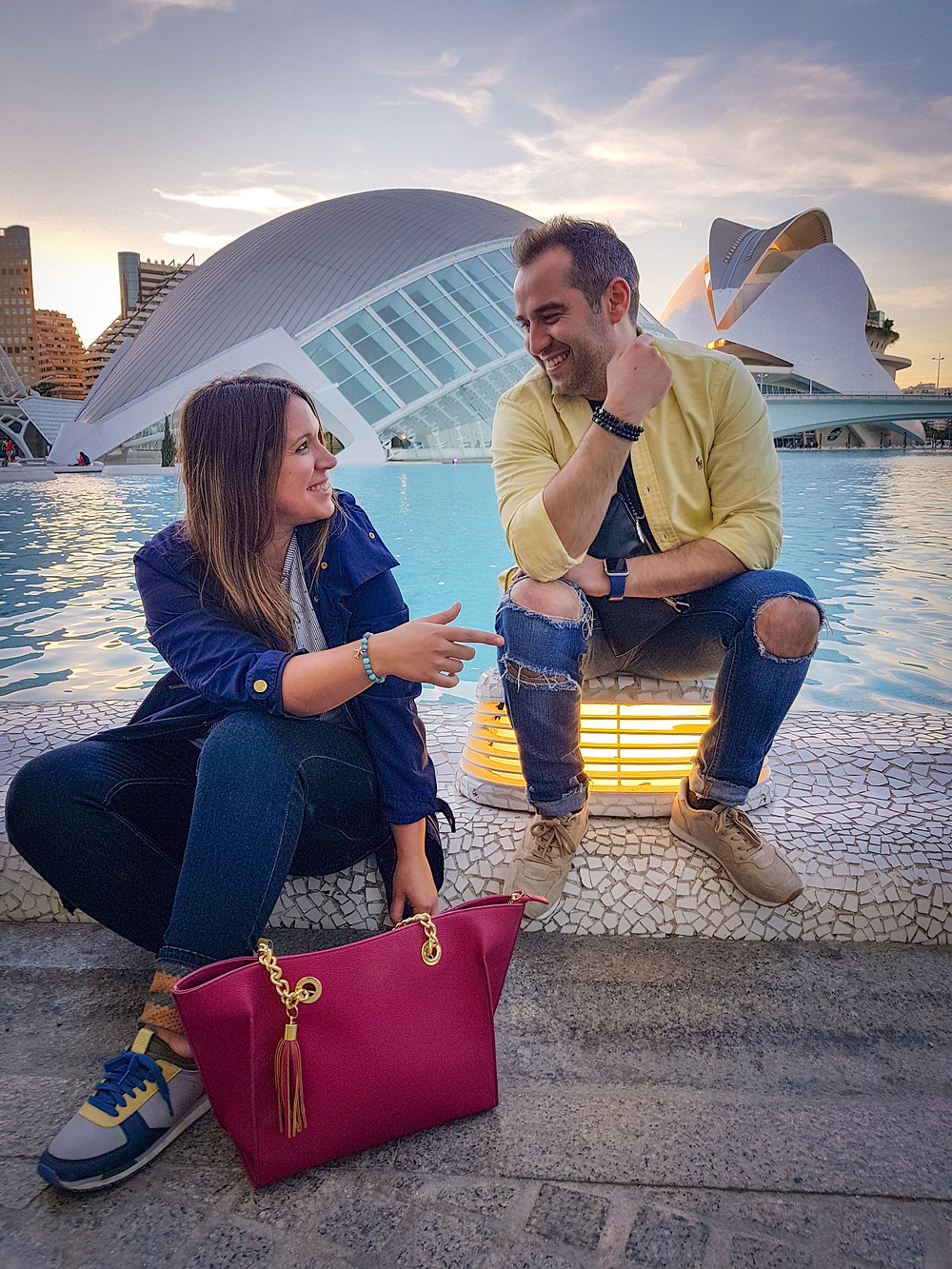 Amigos con pulseras de Tutan Amaya