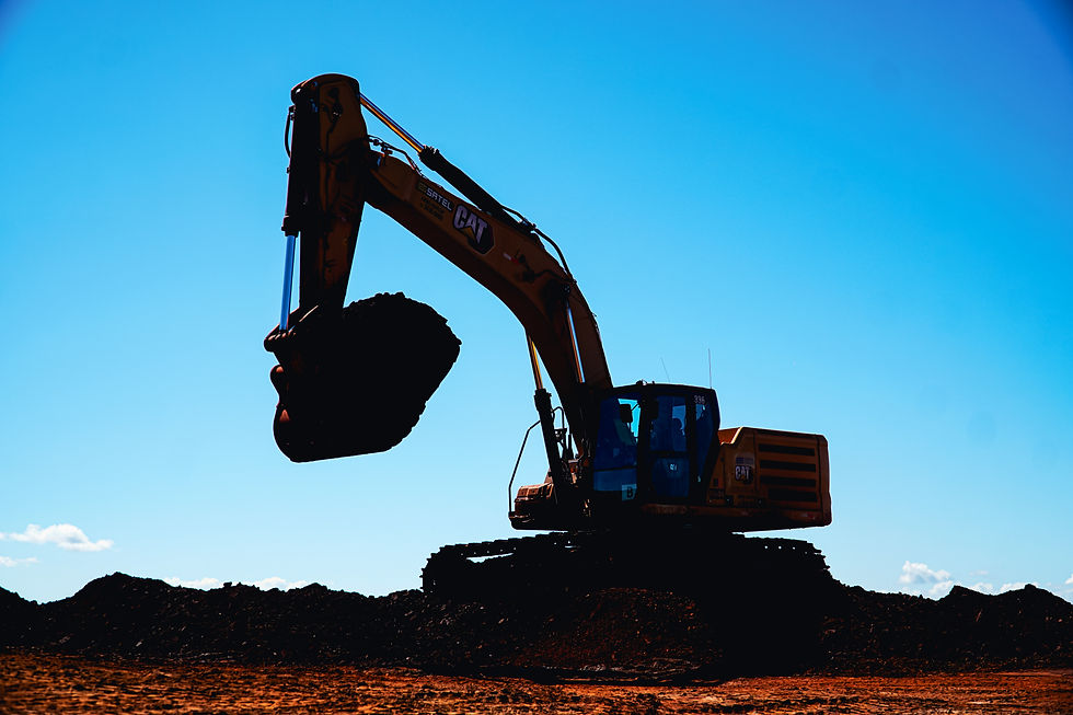 Escavadeira CAT erguendo terra num canteiro, contra céu azul limpo. Hero Agência. Fotos profissionais mineração. Fotos profissionais de caminhões, máquinas da linha amarela.
Fotos institucionais de mineração. Fotos institucionais de caminhões, máquinas da linha amarela.