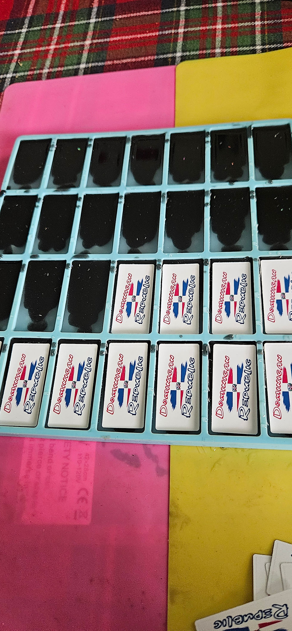 Miniatura: Ejemplo de set de Dominos en resina. Estos deben ser ordenados con tiempo.