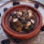 Tajine de ternera con ciruelas pasas y almendras.