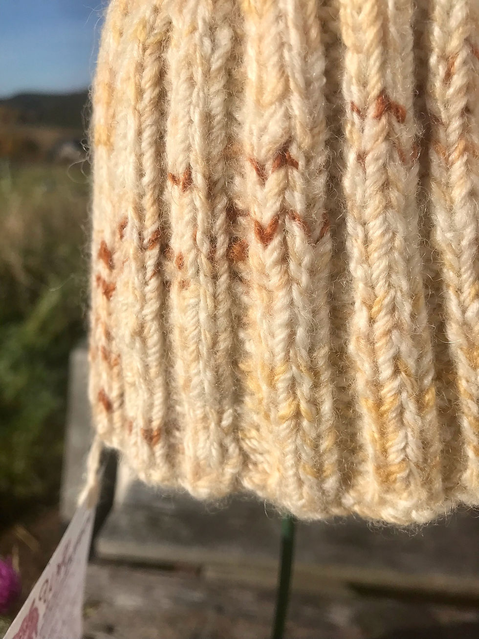 Thumbnail: LUDO pure achpopuli baby pom hat