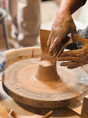 Cross section of throwing piece on the wheel in Korean Throwing