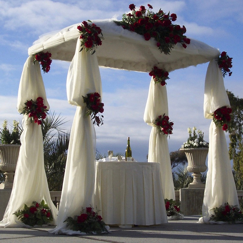 Gorgeous chuppah with flowers