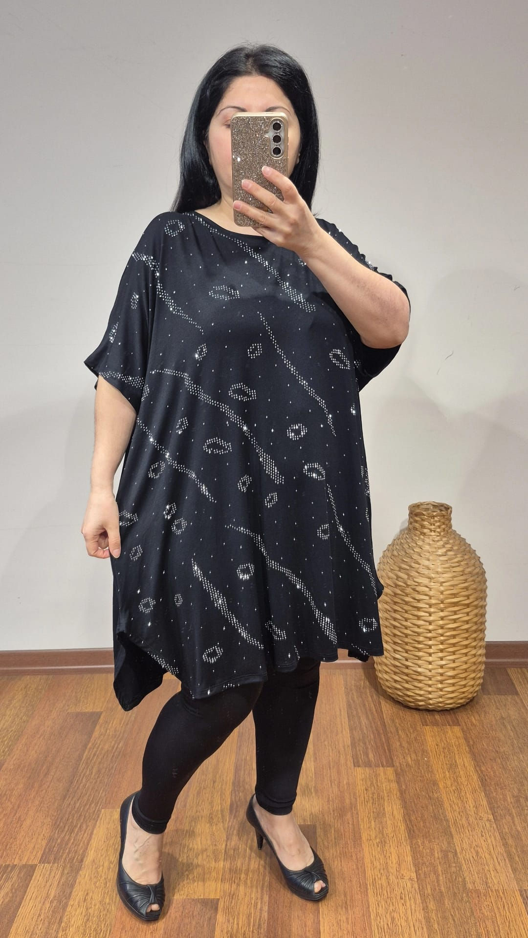 Yuvacık taş model siyah bluz