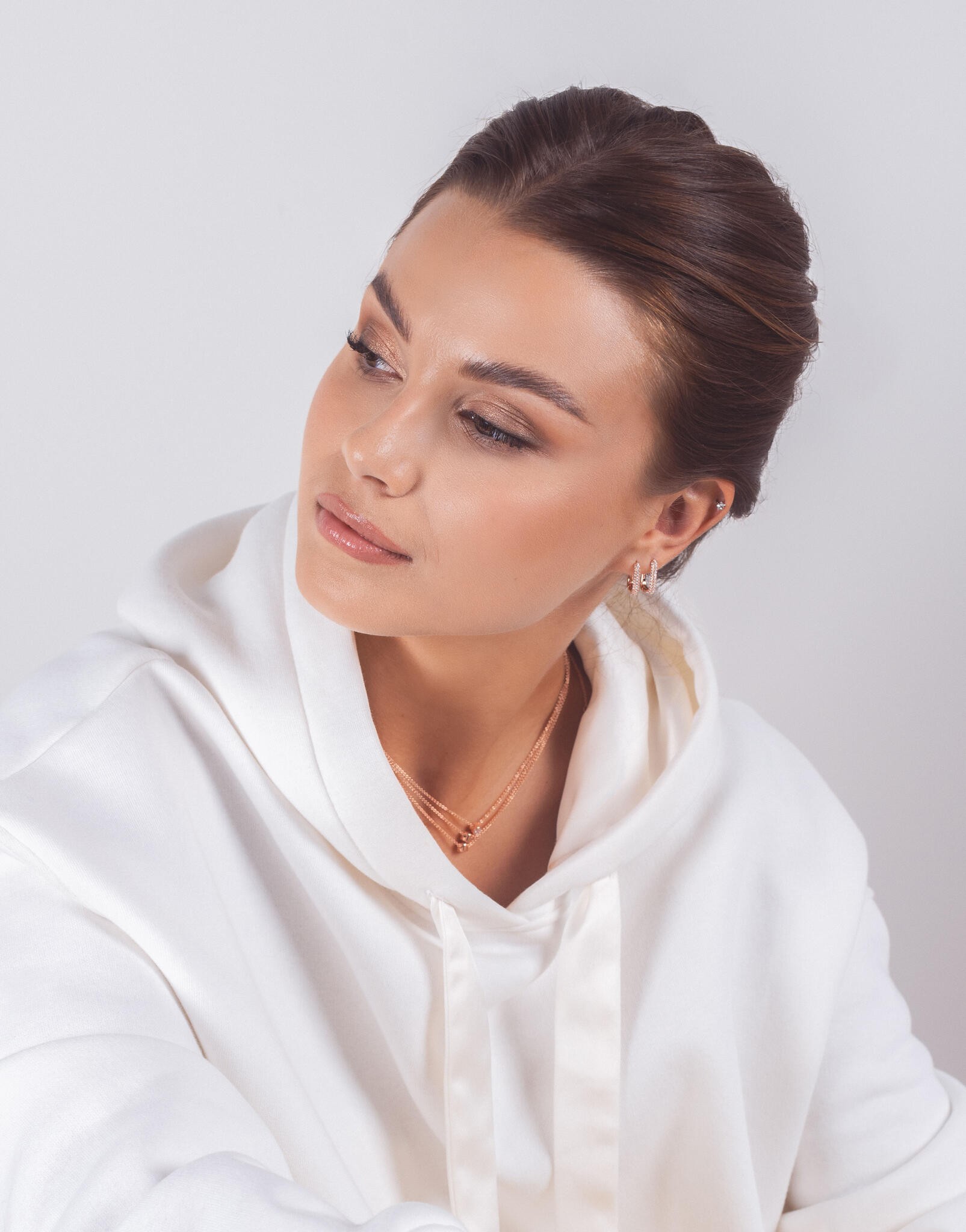 Metropolitan Glow Earrings detail