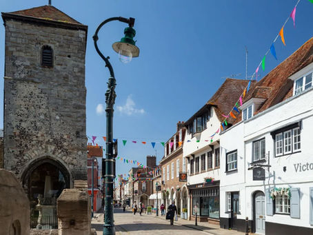 Rosie joins campaign to protect Canterbury's cast iron street lamps