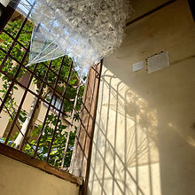 折り紙作品を展示したグループ展の展示室内