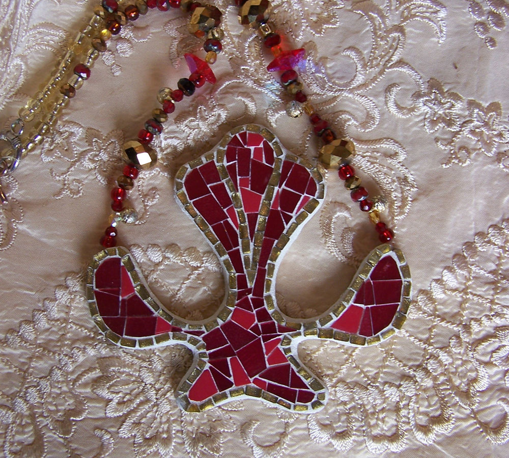 Ketting met IRISBLOEM hanger Rood
