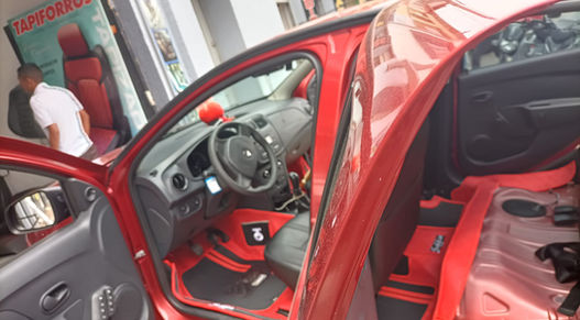 ferrari rojo.jpeg