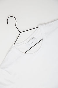 T-Shirt auf Kleiderbügel