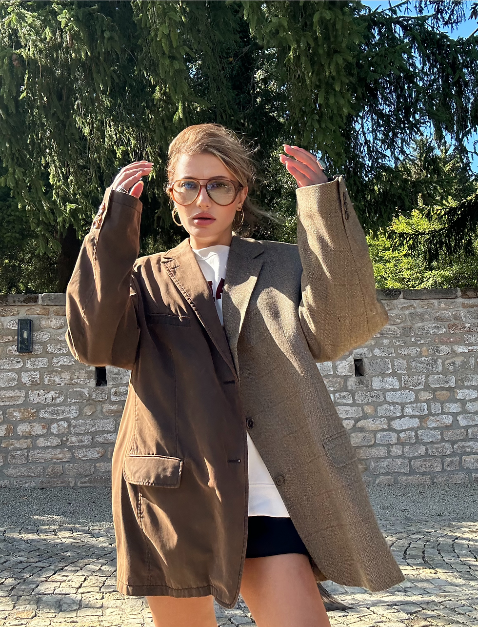 Miniaturbild: Stunning chocolate washout and cappuccino contrasted blazer