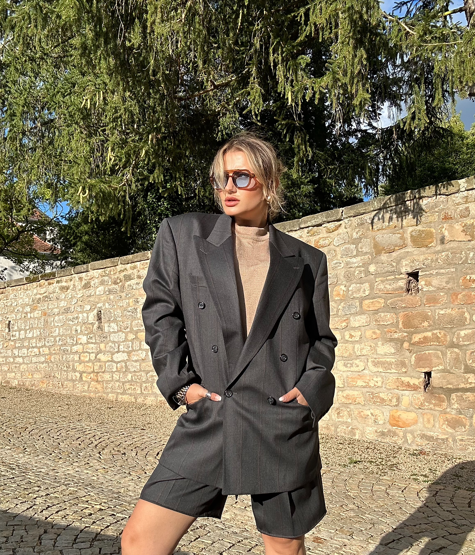 Thumbnail: Bermuda suit