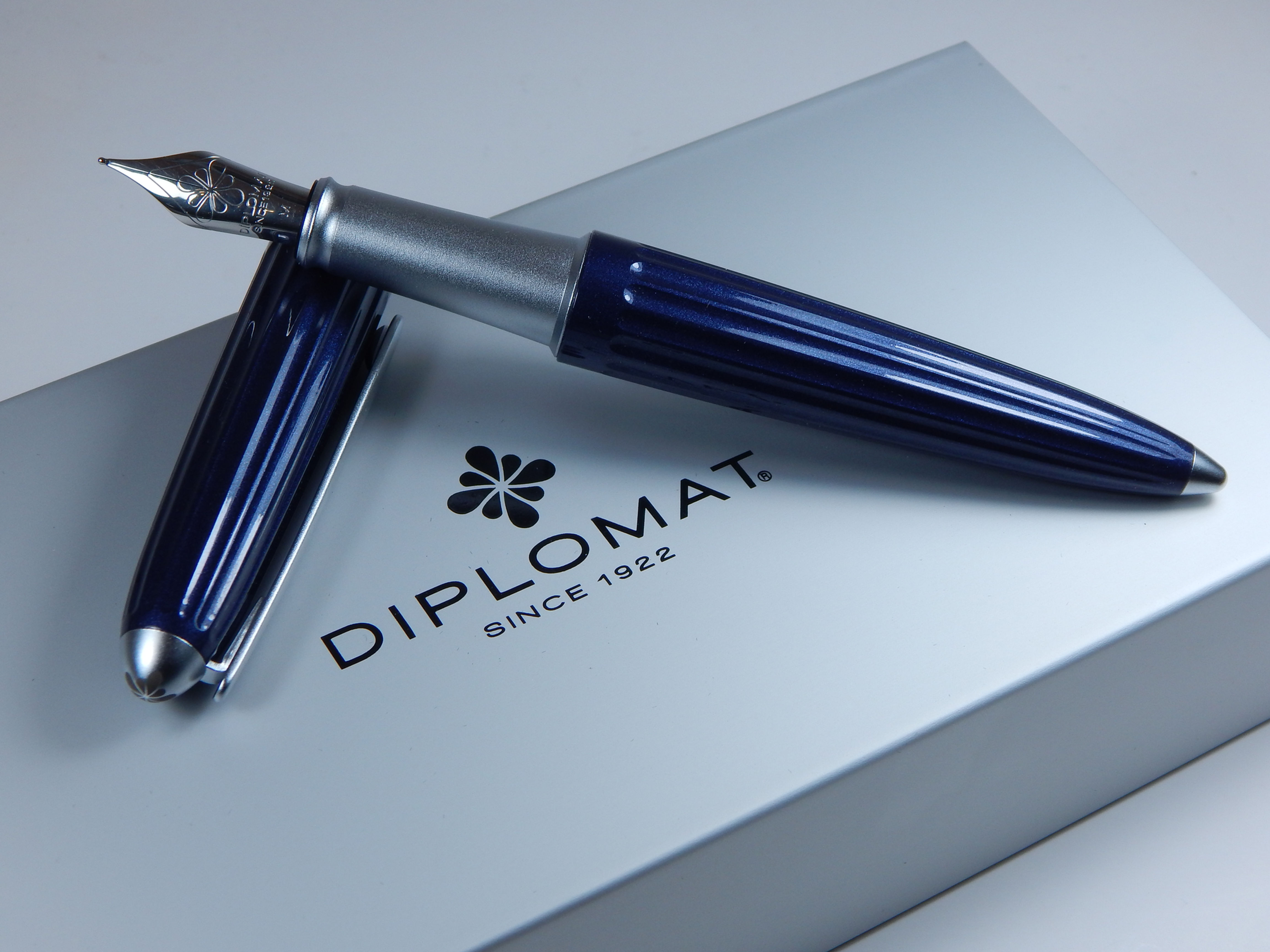 Diplomat Aero Fountain Pen - Midnight Blue