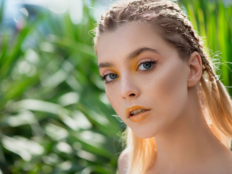 Le look Équinoxe de Printemps, une palette de nuances élégantes allant du beige au orange