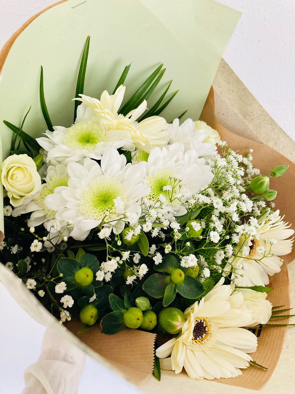 Photo : ANGIE. Tous droits réservés. Une de mes compositions florales préférées, un bouquet dans les tons beige, qui m'a été offert le jour de ma remise des diplômes.