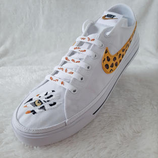 Zapatilla marca nike bordado y pintada a mano