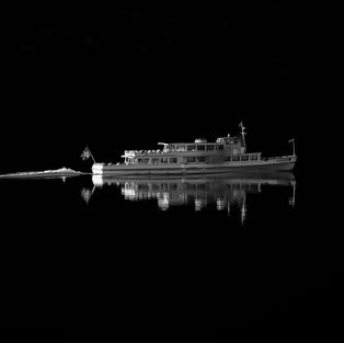 See,Berge,Brienzersee,Schweiz,Schwarzweiss