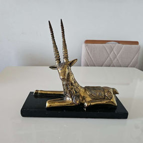 Cervo deitado em Bronze