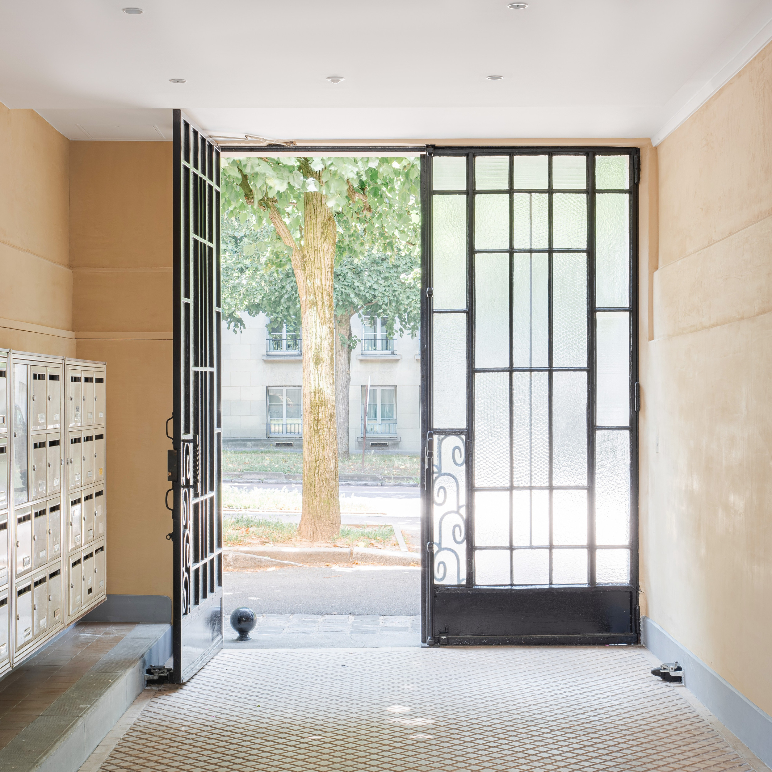 Roi : mise en valeur d'un hall d'immeuble | Atelier d'Architecture ...
