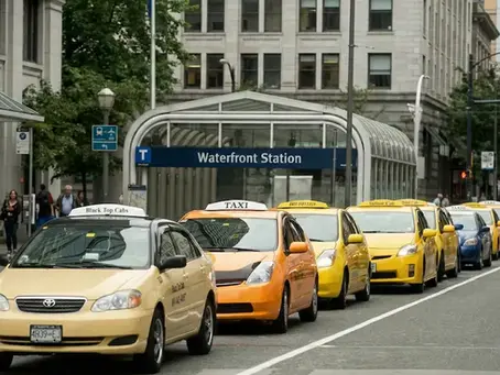 Taxi w Kanadzie: Przewodnik po usługach, firmach i regulacjach w Kanadyjskich taksówkach