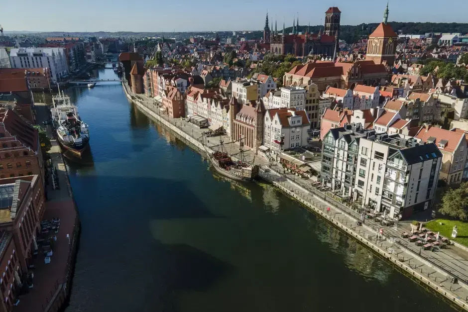 The long seashore from a bird's eye view