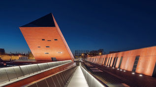 Muzeum II Wojny Światowej w Gdańsku - Muzeum, które podzieliło Polskę. Przewodnik po MIIWŚ i wojnie o pamięć